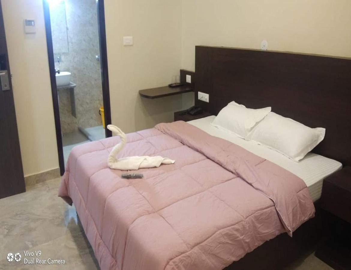 Hotel Artika Inn Varanasi Exteriör bild