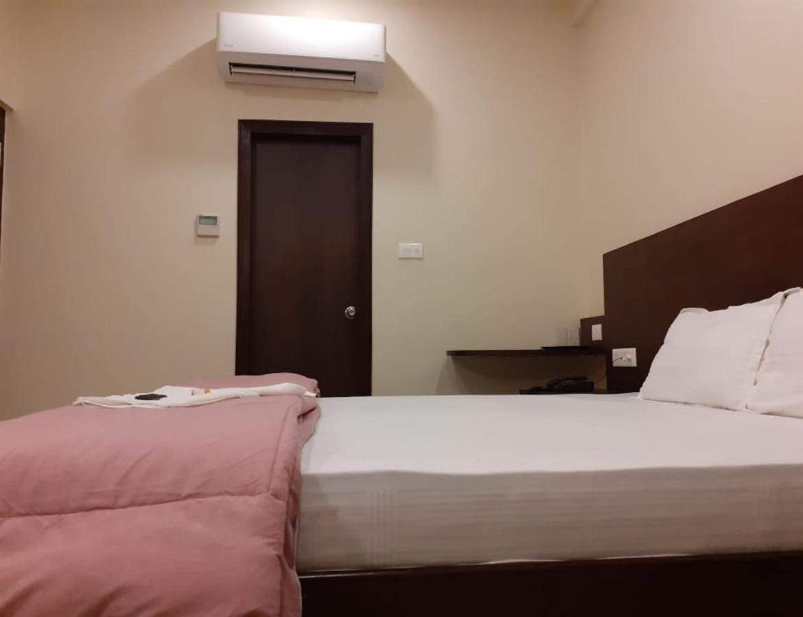 Hotel Artika Inn Varanasi Exteriör bild